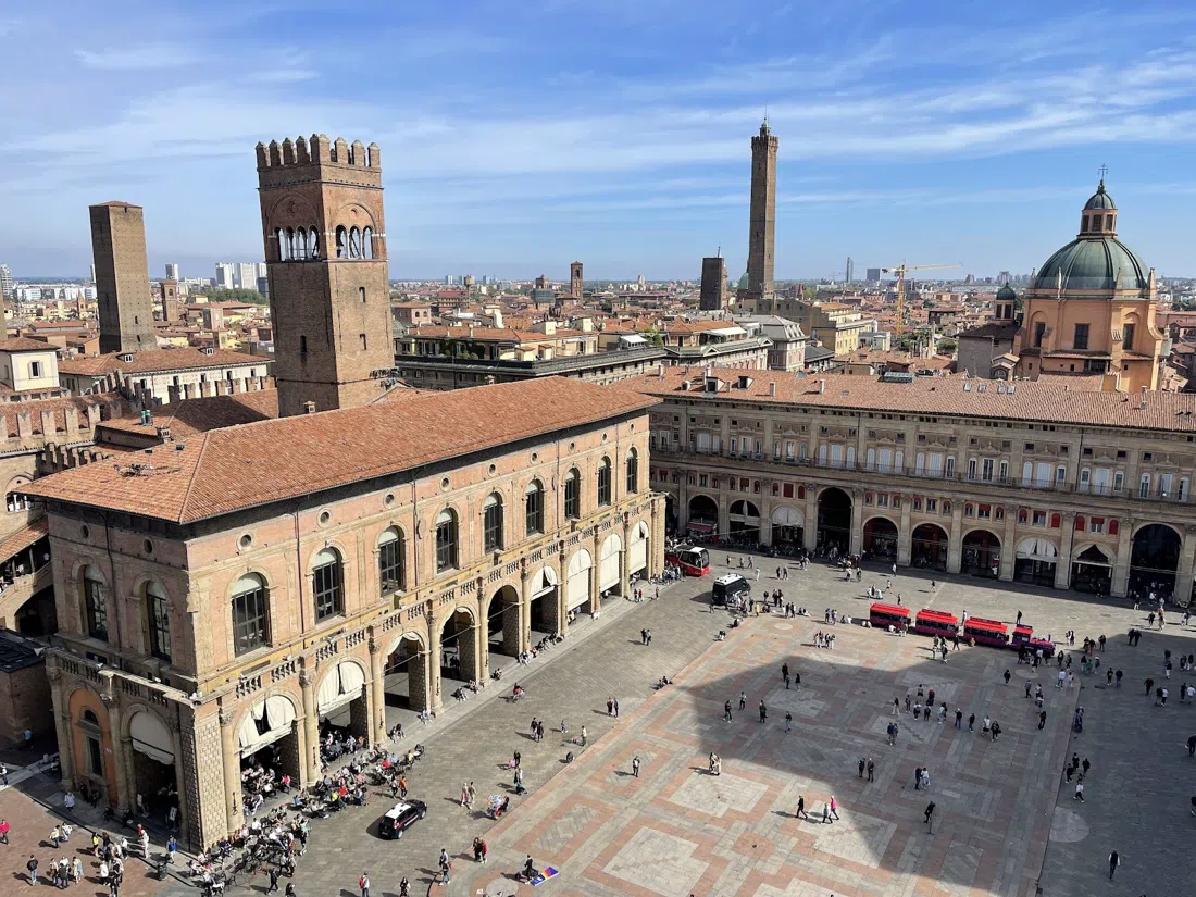 Piazza Maggiore (il Crescentone), Bologna