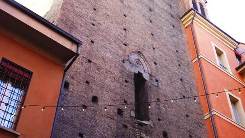 Torre Galluzzi and Corte Galluzzi, Bologna